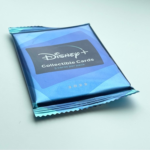 D23 EXPO 2022 DISNEY+ PLUS TRADING CARDS PACK & DISNEY + DAY BUTTONS 2022 & 2021 - Picture 5 of 8